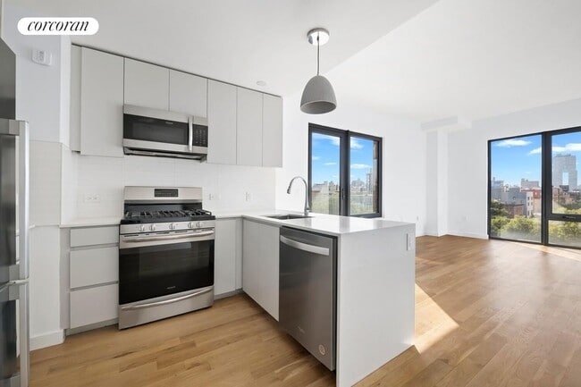 Building Photo - 123 Hope St