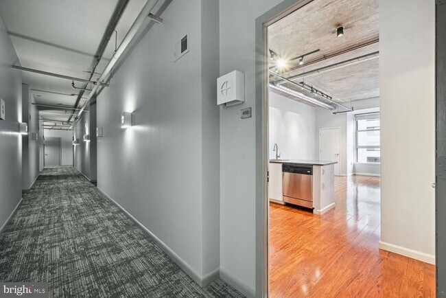 Building Photo - 1300 N St NW