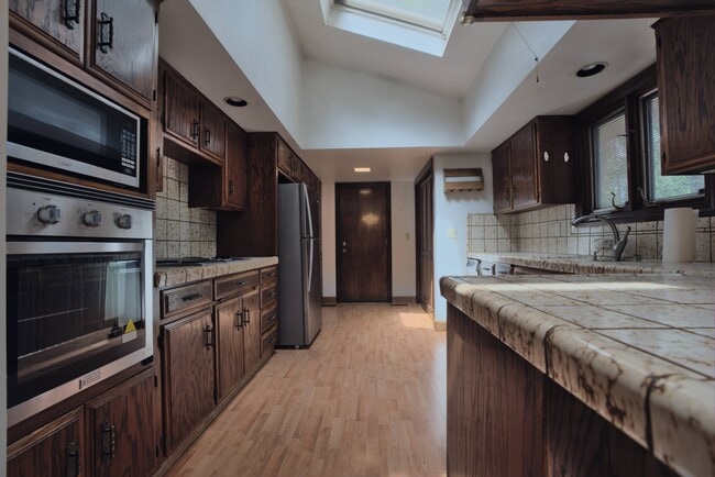Building Photo - 6167 Showdown Cir