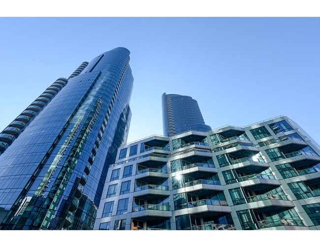 Building Photo - 338 Main St