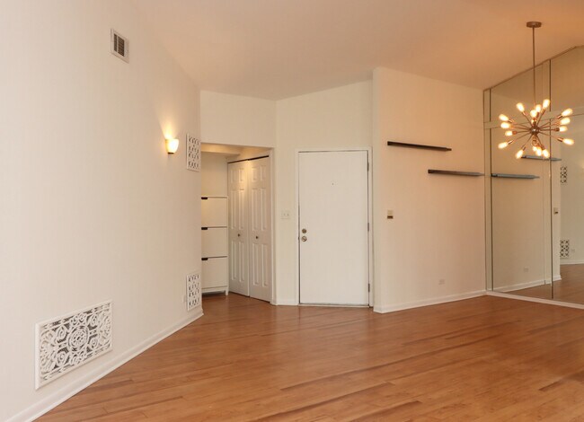 Building Photo - 1735 Chesapeake Ln