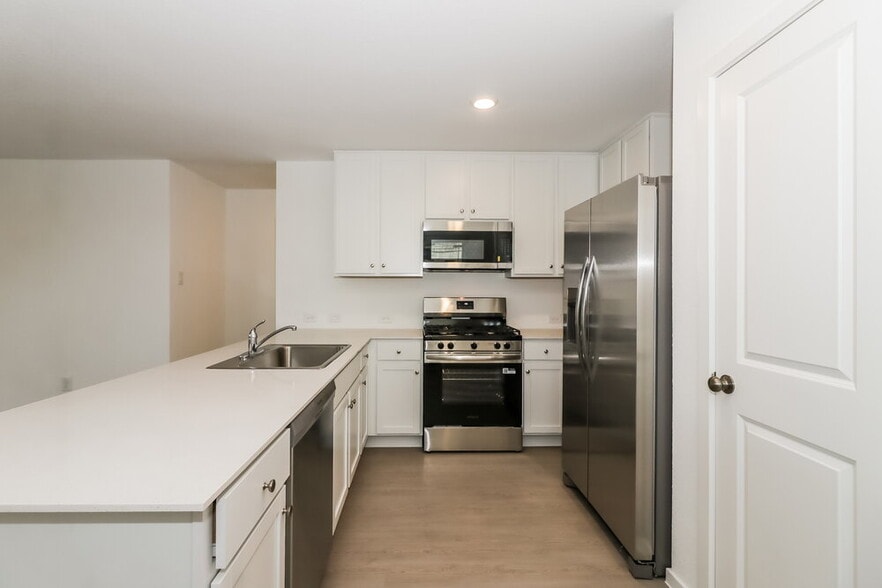 Building Photo - 16722 Old Wagon Wy