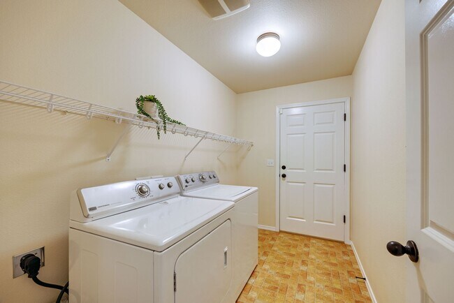 Building Photo - 3 Bedroom Rambler in Quiet Port Orchard Lo...