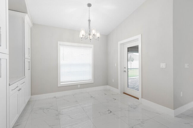 Building Photo - 12 Wheeler Ln