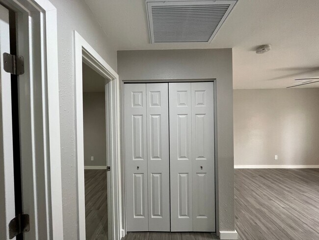 Building Photo - 2912 E Roeser Rd