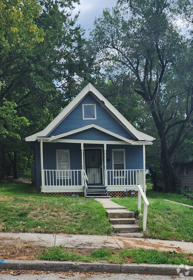 Building Photo - 5725 Bales Ave