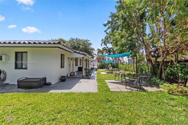 Building Photo - 715 NE 6th St