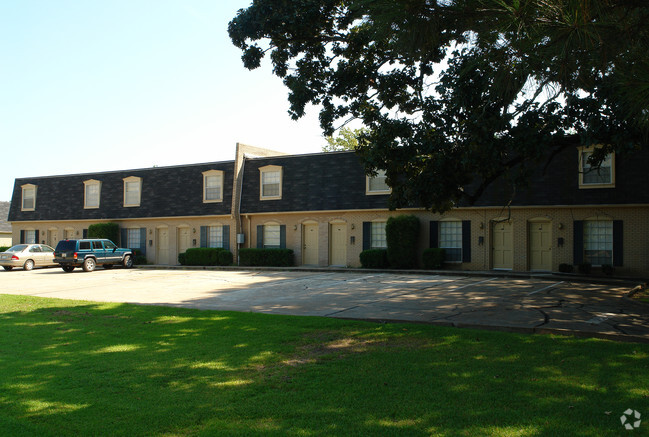 Building Photo - Clinton Commons