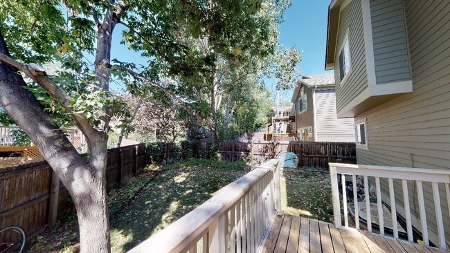 Building Photo - Beautiful sunny home