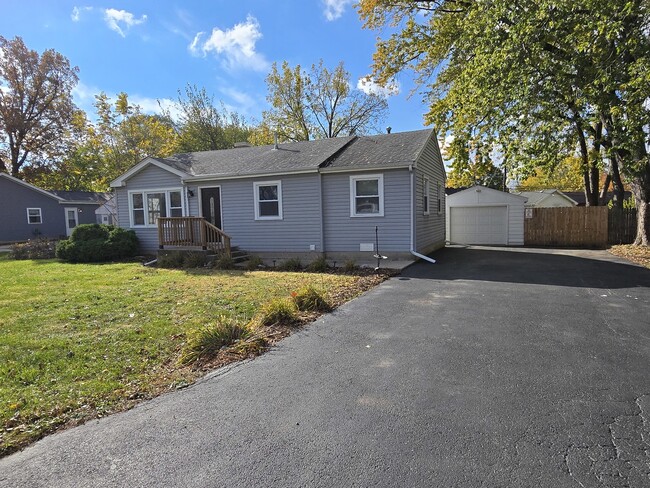 Primary Photo - 2414 Emlong St