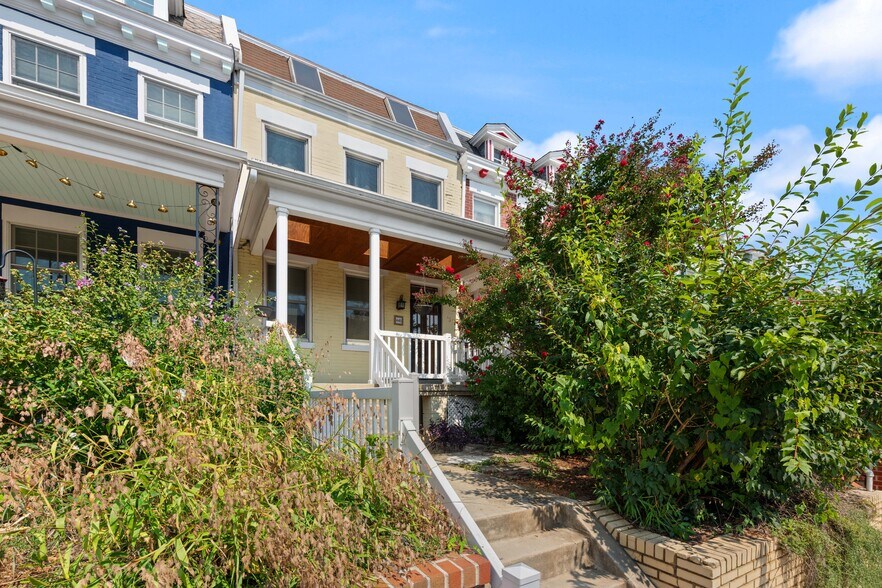 Primary Photo - 445 Newton Pl NW