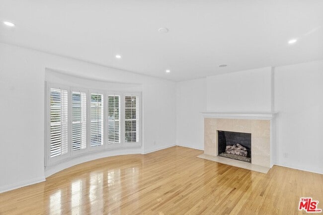 Building Photo - 920 Carrillo Dr