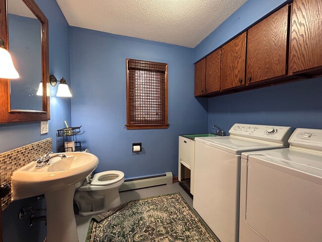 Building Photo - Spacious 4-Bedroom Home