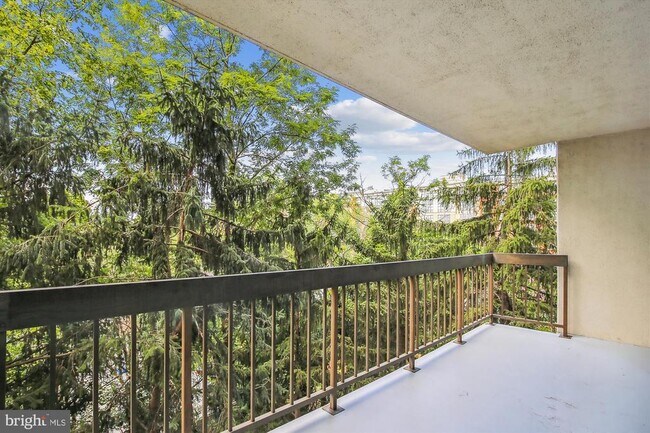 Building Photo - 1016 S Wayne St