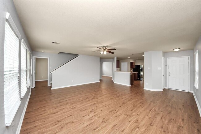 Building Photo - 9914 Swallow Dr