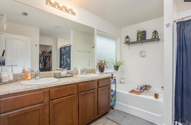 Building Photo - 9470 Lutoo Ln