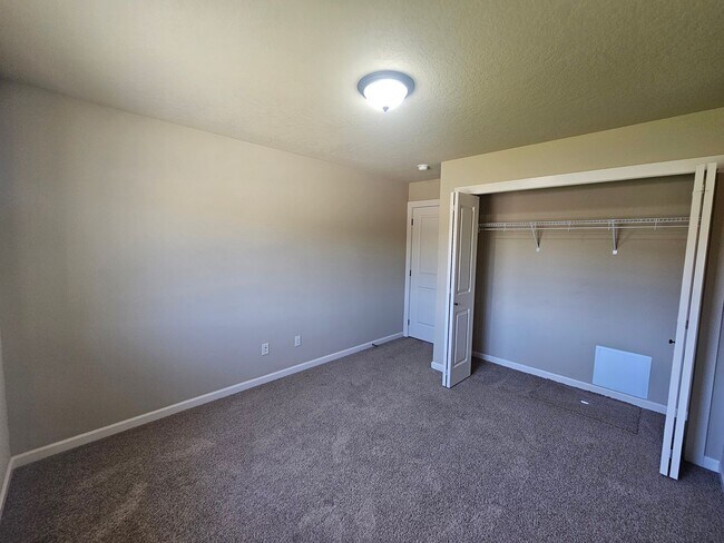 Building Photo - Beautiful Updated Home