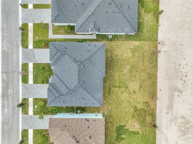 Building Photo - 1687 Hoot Owl Holw