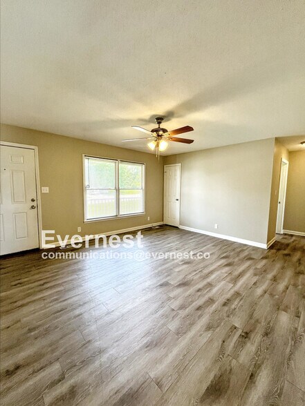 Building Photo - 1300 Chucker Dr