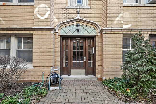 Building Photo - 1929b Grove Ave