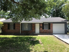 Building Photo - Ready for move-in!