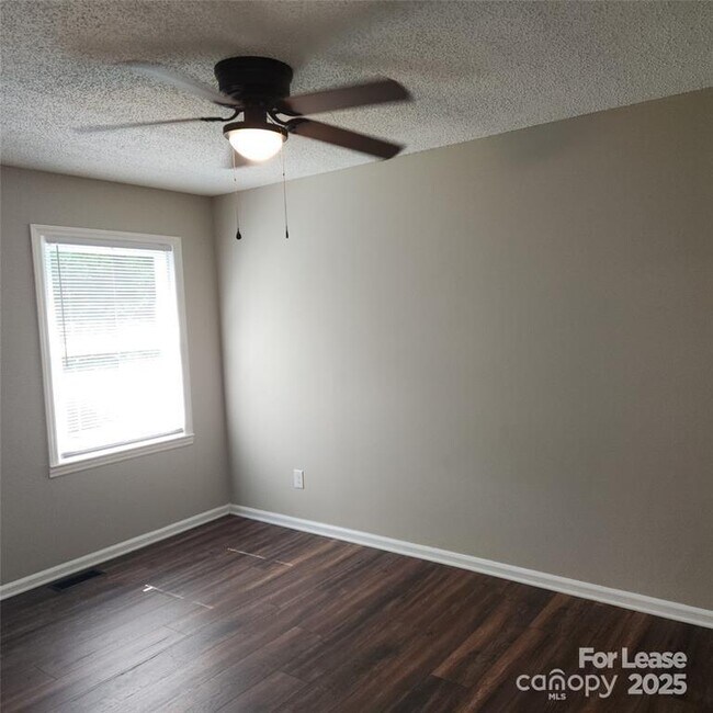 Building Photo - 2177 Lynmore Dr