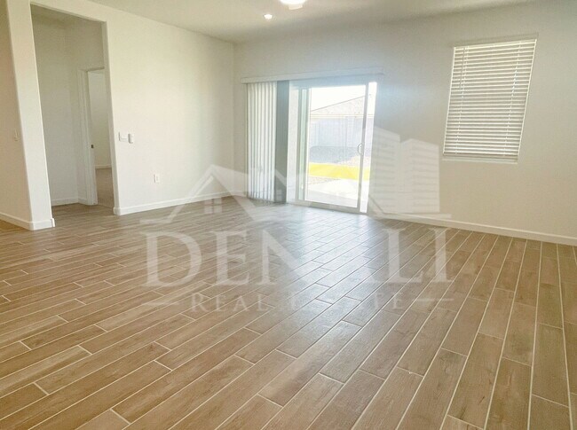 Building Photo - 2760 W Stradling Ave