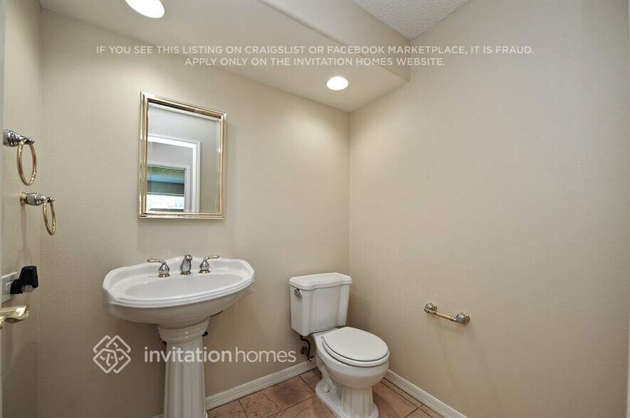 Building Photo - 437 Waterford Cir E