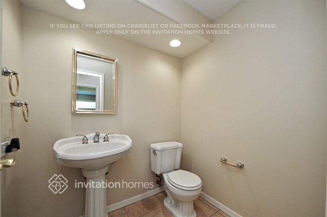 Building Photo - 437 Waterford Cir E