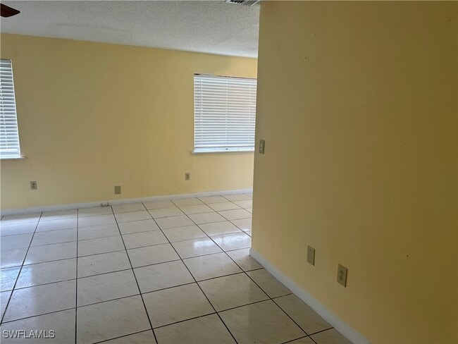 Building Photo - 8 Roanoke Dr