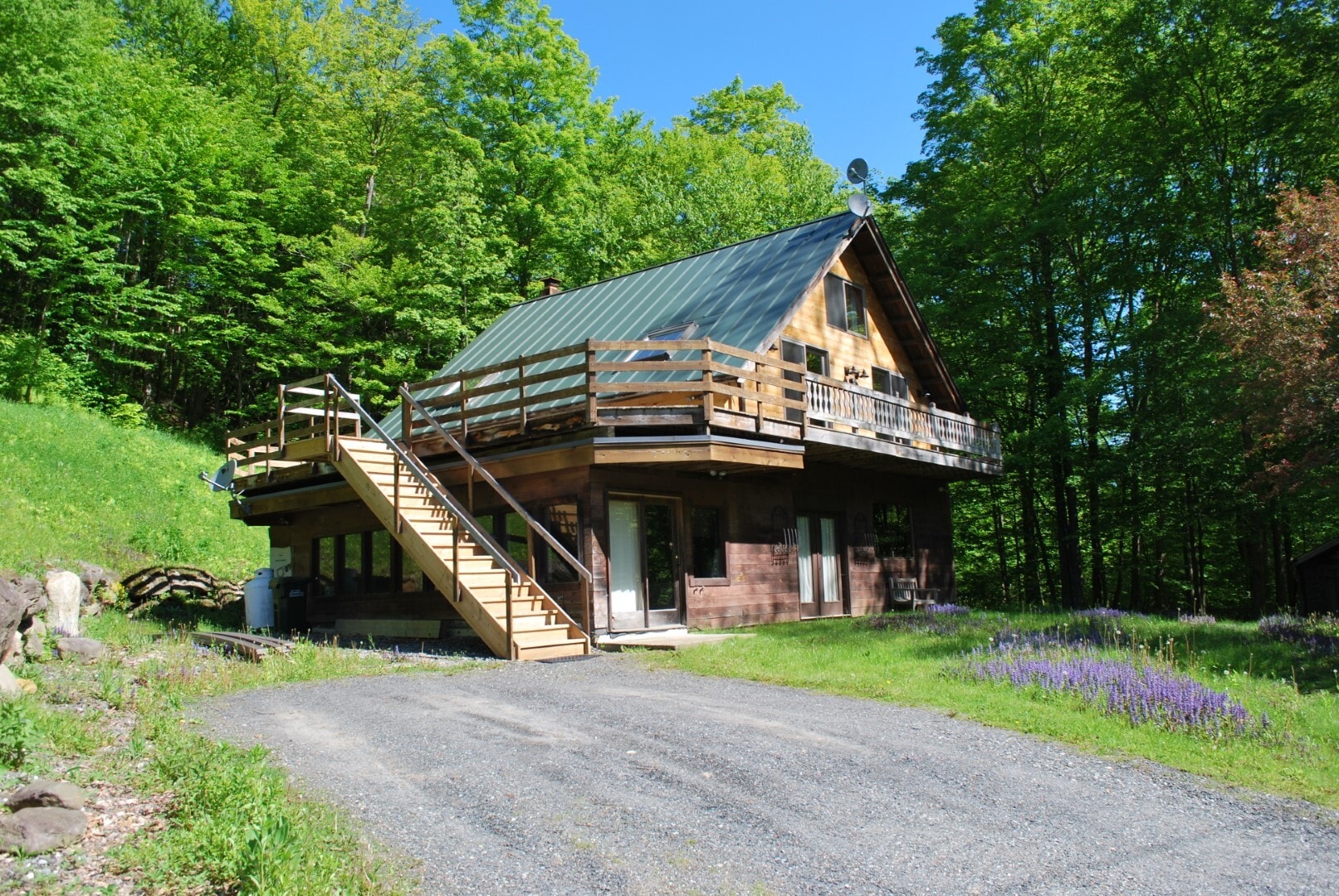 Building Photo - 1568 Camels Hump Rd