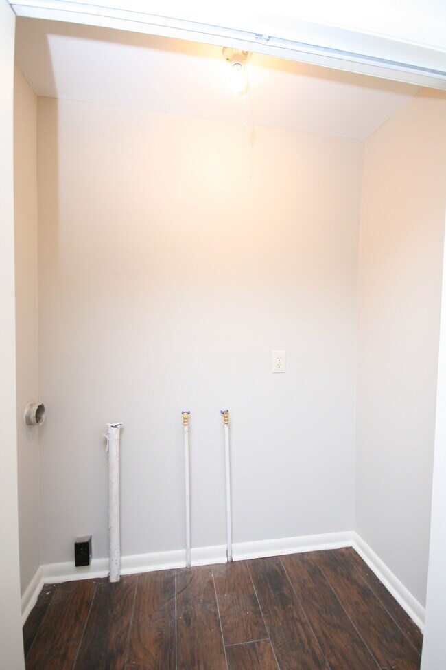 Building Photo - 7620 Charlotte Dr SW