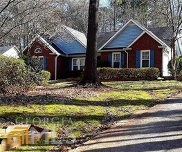 Building Photo - Fantastic 3bd/2ba home! Coming soon!