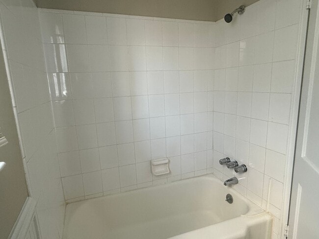 Building Photo - 524 Wakefield Dr