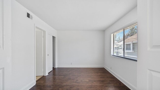 Building Photo - Upgraded 2-Bedroom Carriage Townhome with ...
