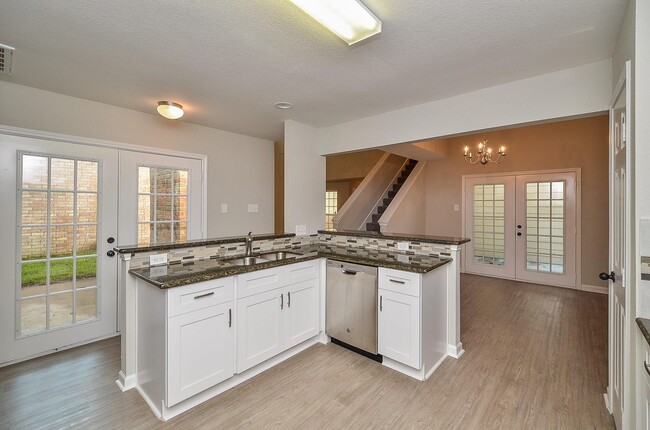 Building Photo - 13214 Ravensway Dr