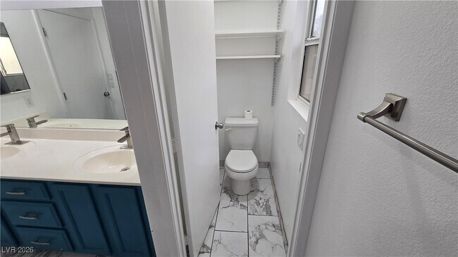 Building Photo - 5205 El Castano Ave