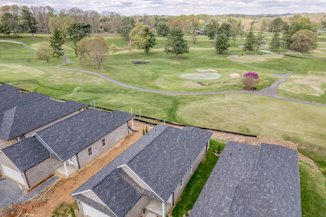 Building Photo - 325 Monroe Dr