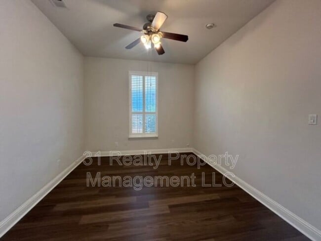Building Photo - 5404 Briarwood Dr