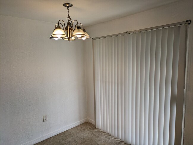 Building Photo - 140 Minna Ln