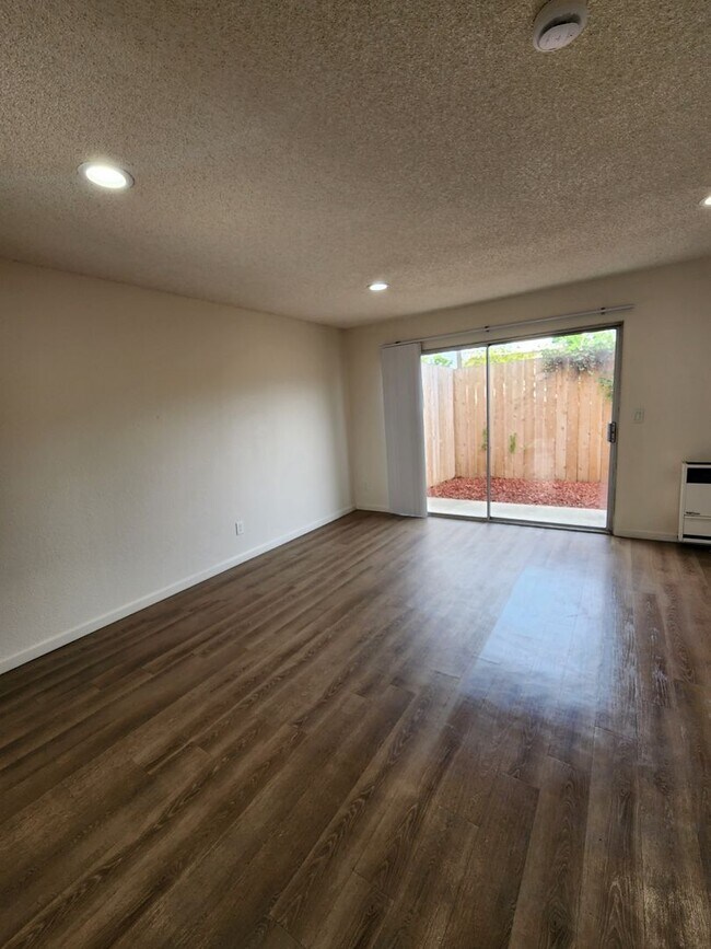 Building Photo - 1 bed, 1 bath