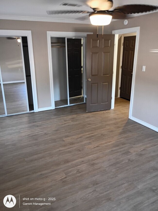 Building Photo - Split level home in West Lampasas