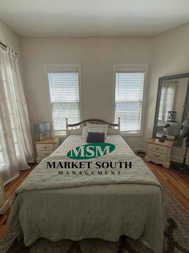 Building Photo - *REDUCED* FURNISHED RENTAL ON HENRY