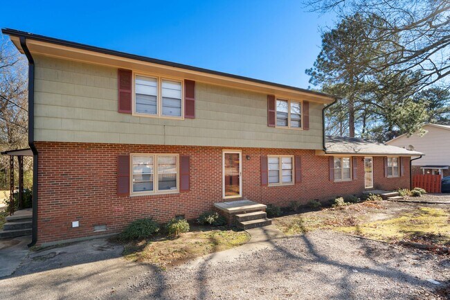 Primary Photo - Charming 2-Bedroom End Unit townhome Avail...
