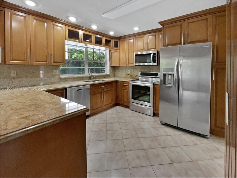 Building Photo - 10001 SW 99th Ave