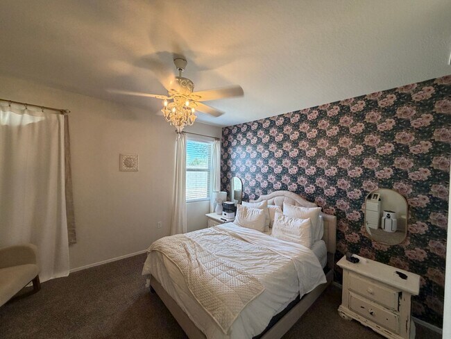 Building Photo - Upgraded and Spacious 4 Bed/2 Bath in Buckeye