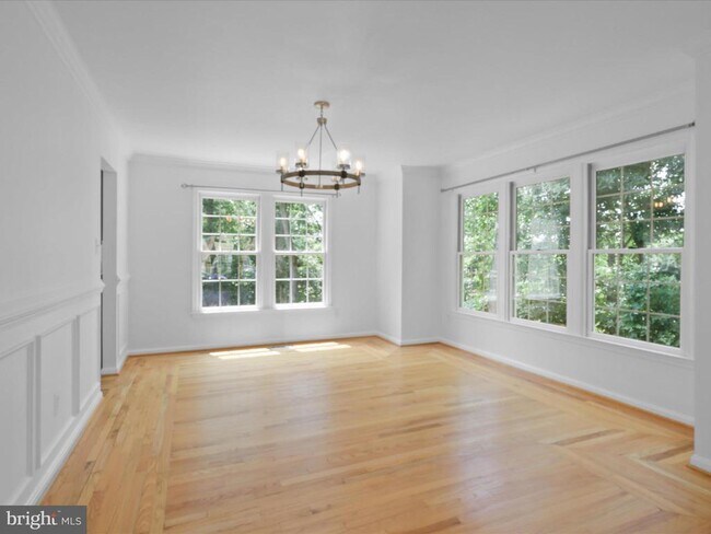 Building Photo - 1518 Summerset Pl