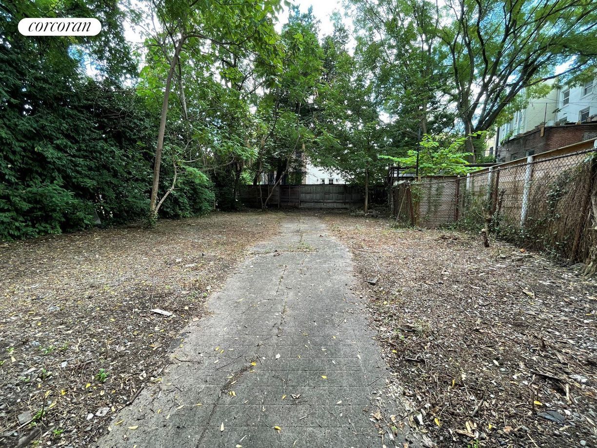 Building Photo - 257 Adelphi St