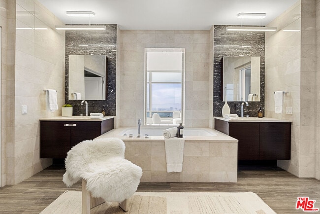 Building Photo - 900 W Olympic Blvd