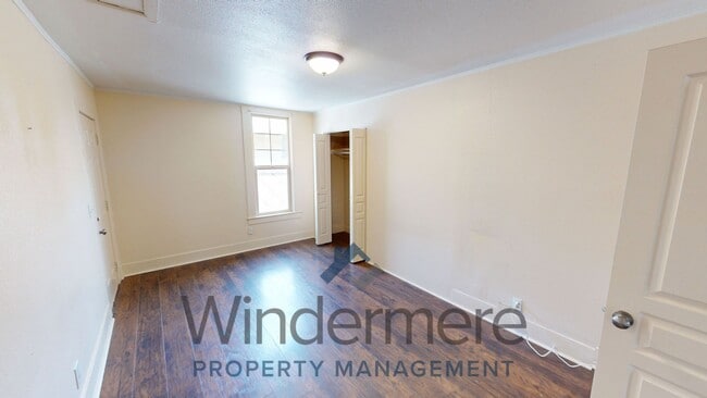 Building Photo - 114 N Touchet St